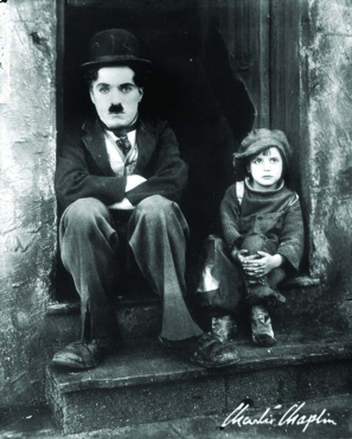 CHARLIE CHAPLIN ( THE KID)
