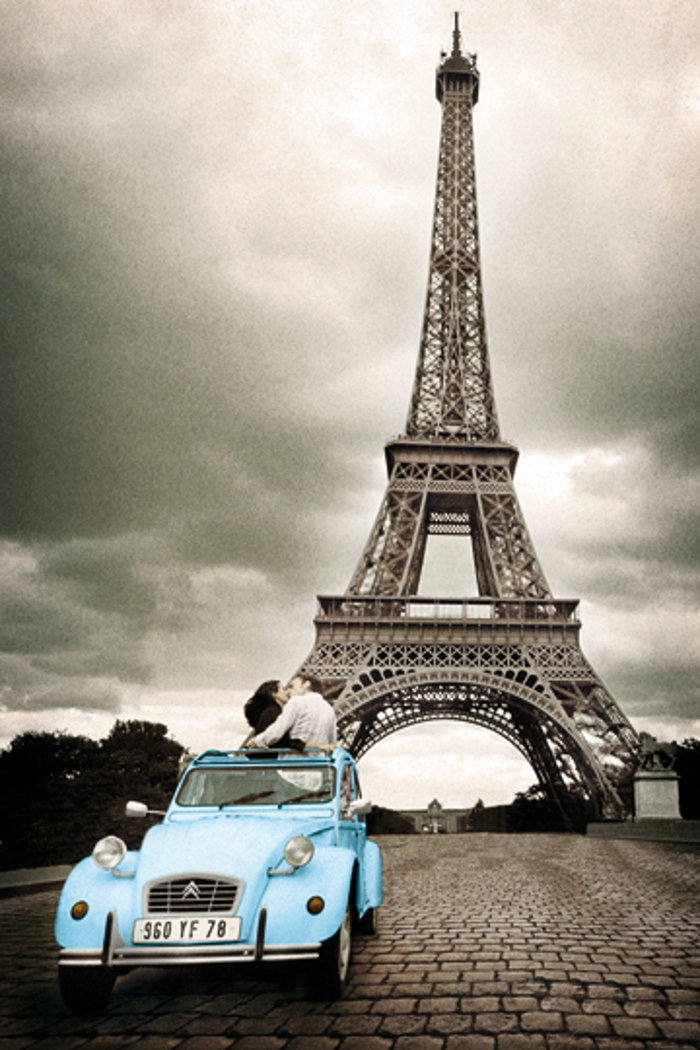 PARIS EIFEL KISS